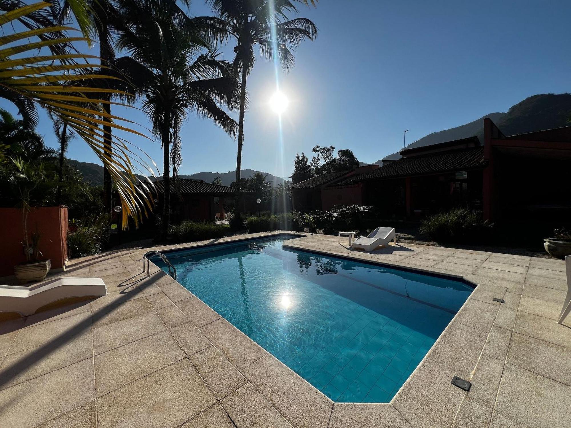 Casa Com Piscina Em H1 *
