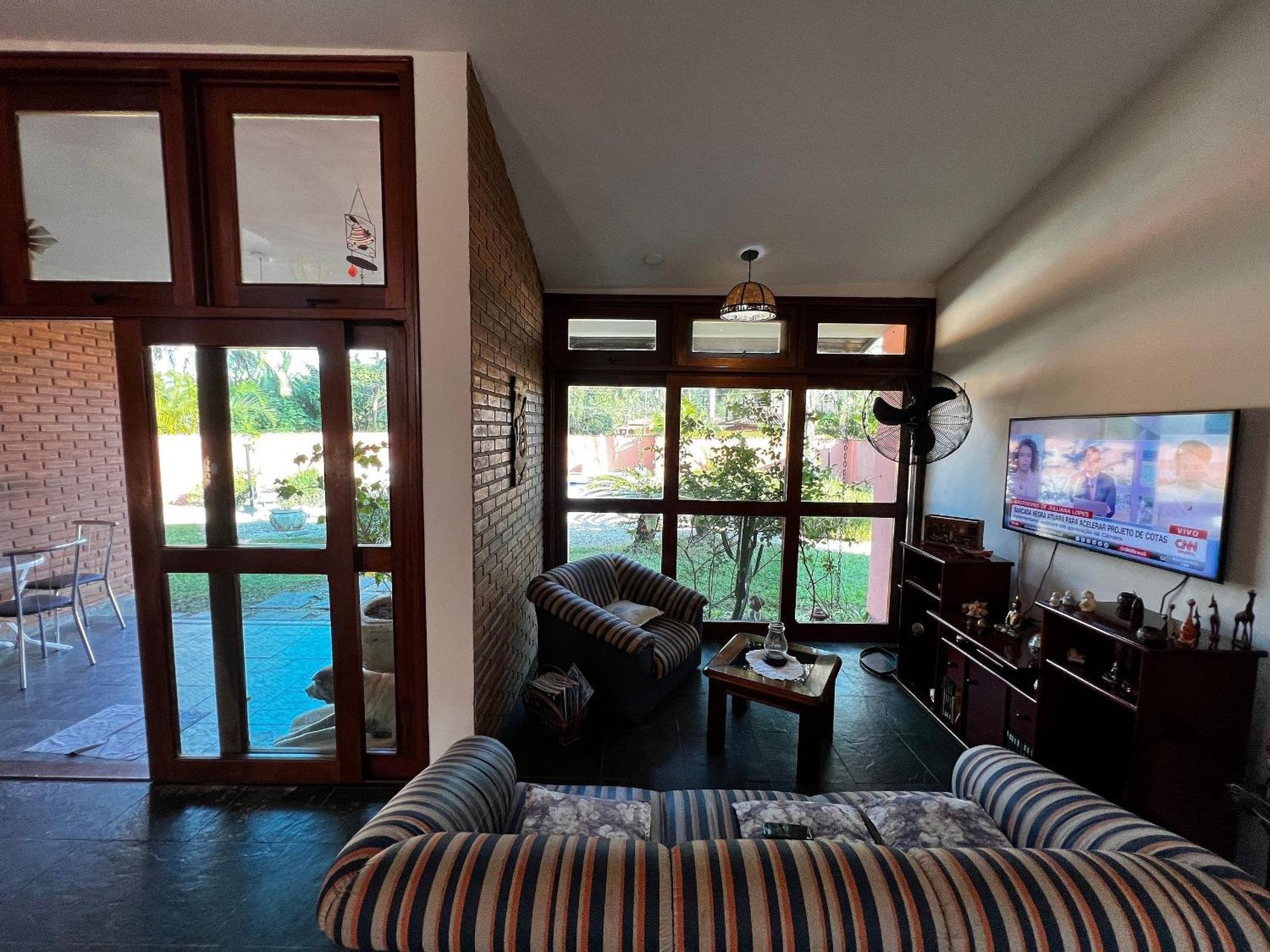 Casa Com Piscina Em H1