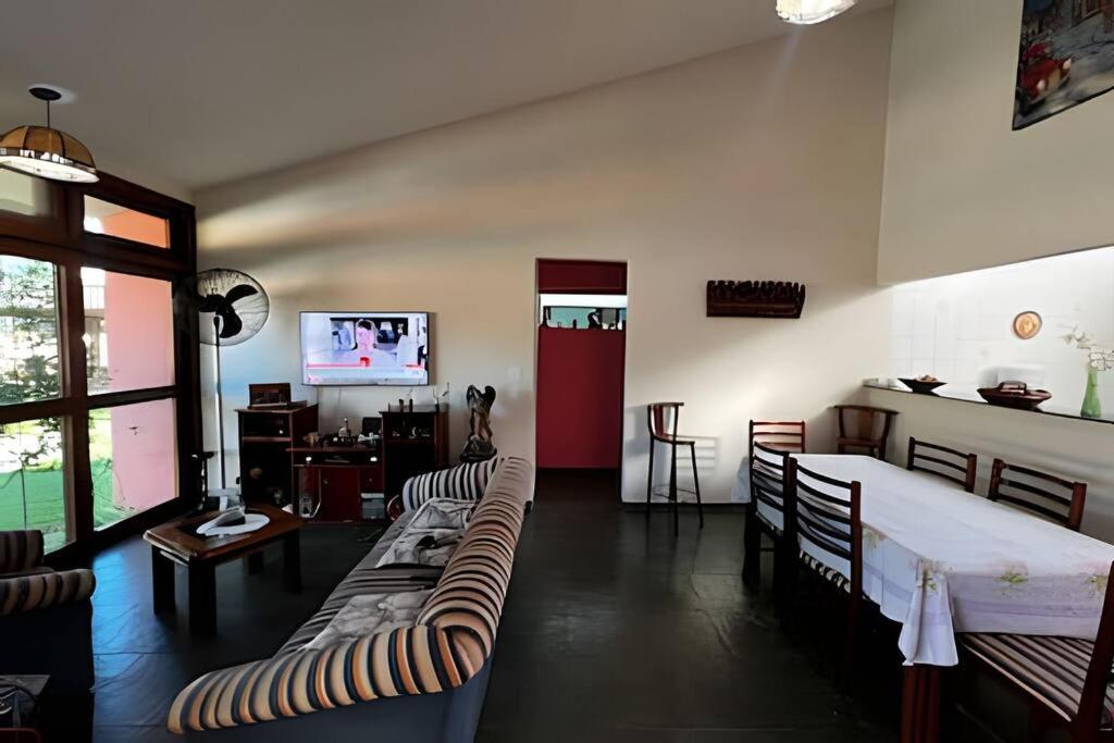 Casa Com Piscina Em H1 *